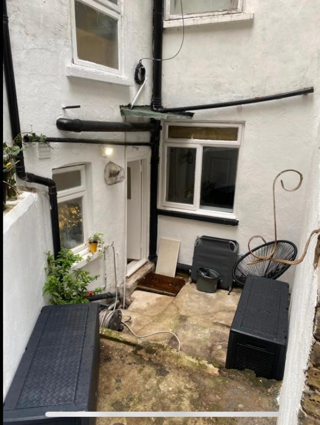לונדון Central Private Double Bedroom In A 2Bedroom Apartment, Connected Via Underground, Overground And Many Bus Routes מראה חיצוני תמונה