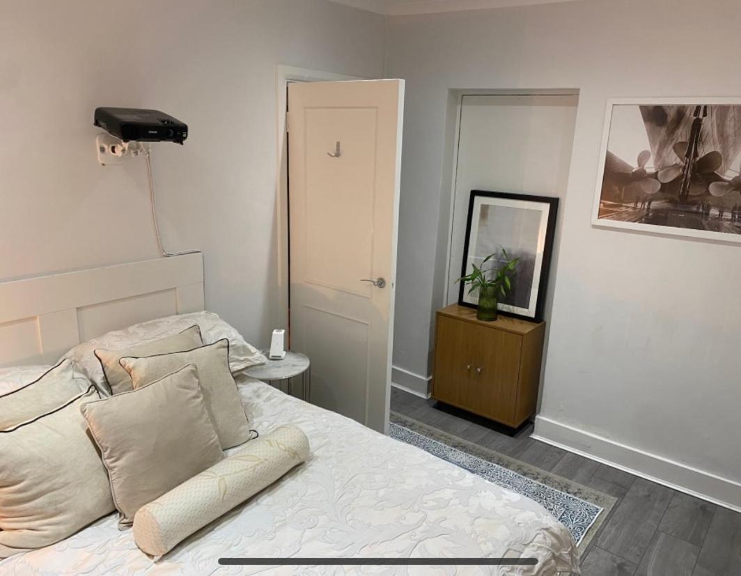 לונדון Central Private Double Bedroom In A 2Bedroom Apartment, Connected Via Underground, Overground And Many Bus Routes מראה חיצוני תמונה